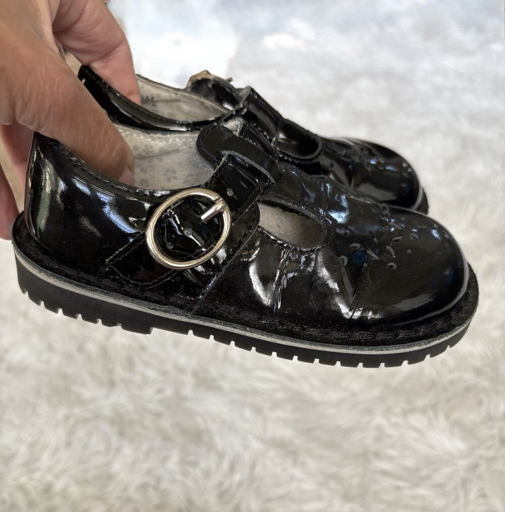 Stride Rite “Beatrix” Toddler 8 Black Shiny Vint Style Buckle Shoes. Exc. Cond